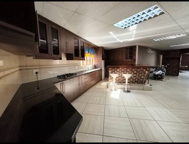1,060M² WORKSHOP TO LET IN UNITAS PARK